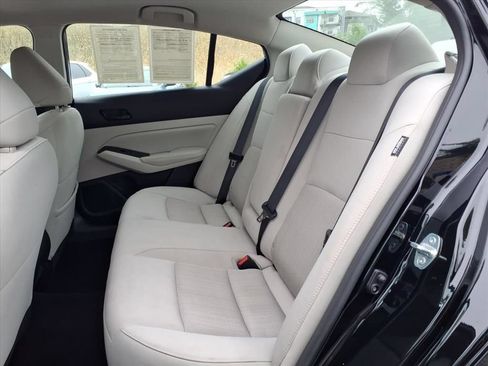 Used 2025 Nissan Altima 2.5 SV FWD image 22