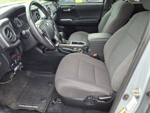 Used 2019 Toyota Tacoma TRD Off-Road AWD/4WD image 5