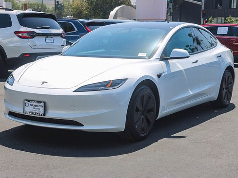 Used 2025 Tesla Model 3 image 3