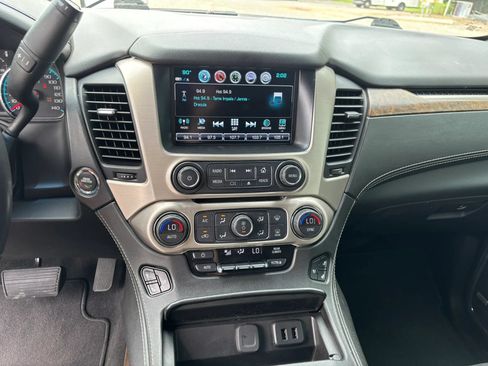 Used 2019 GMC Yukon XL Denali w/ Denali Ultimate Package AWD/4WD image 24