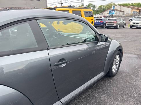 Used 2013 Volkswagen Beetle 2.5 FWD image 10