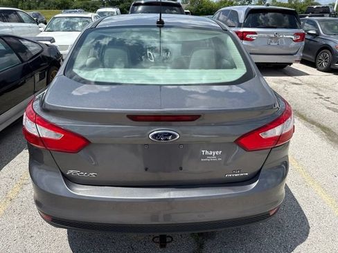 Used 2014 Ford Focus SE w/ SE Winter Package FWD image 4