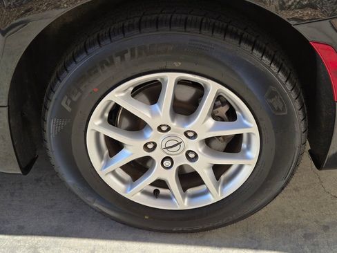 Used 2023 Chrysler Voyager LX image 10