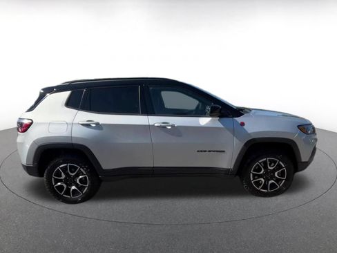 Used 2025 Jeep Compass Trailhawk AWD/4WD image 16