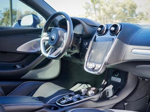Used 2021 McLaren GT image 12