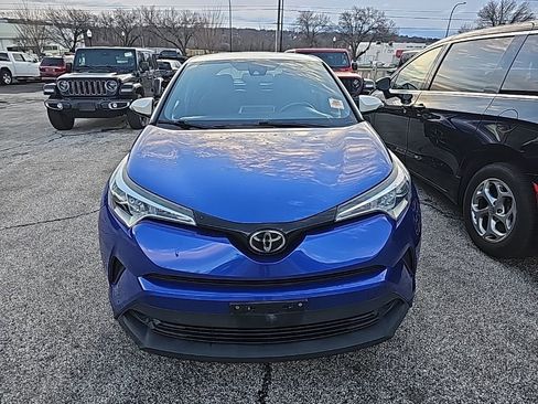 Used 2018 Toyota C-HR XLE image 2