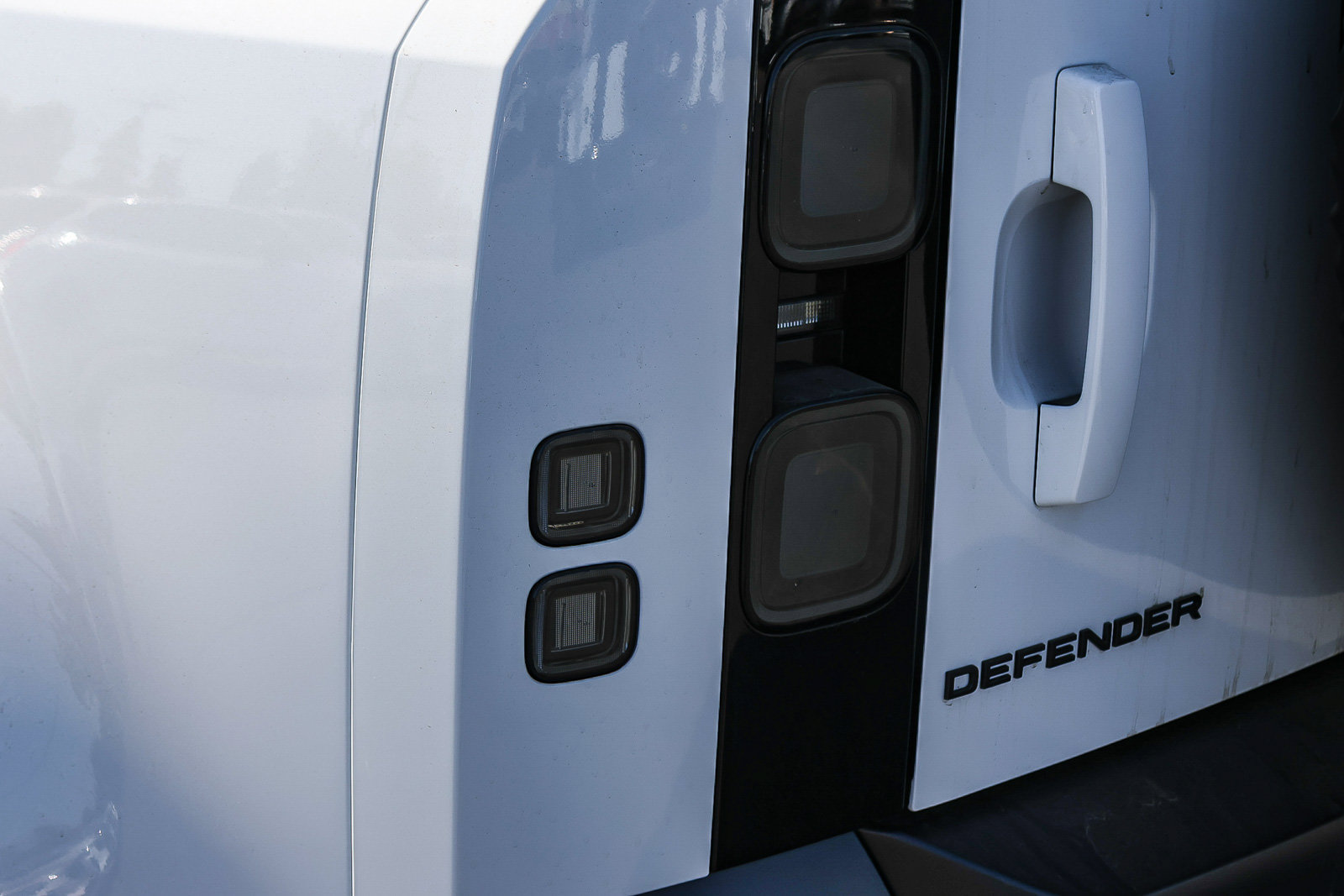 New 2026 Land Rover Defender 110 X-Dynamic SE AWD/4WD image 9