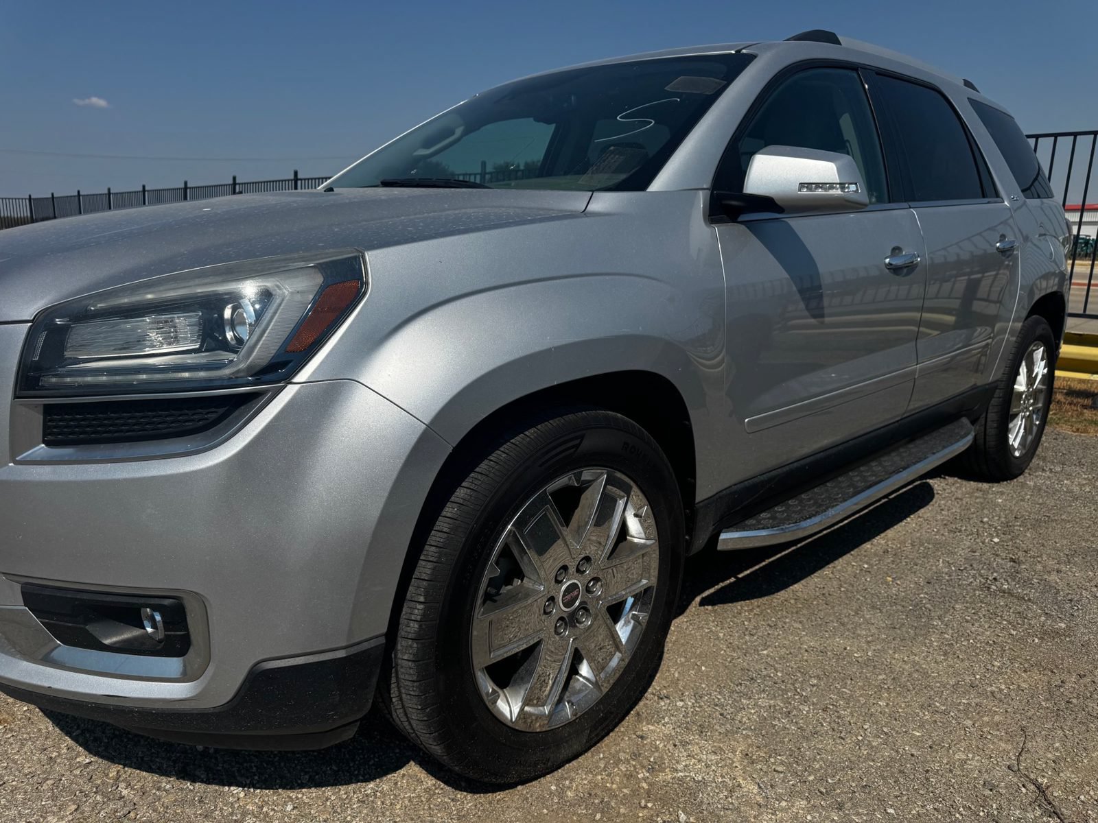 Used 2017 GMC Acadia Limited SLT FWD image 4