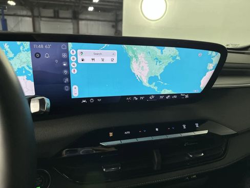 Used 2025 Buick Enclave Preferred image 5