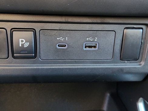 Certified 2025 Nissan Frontier SV image 23