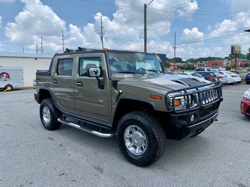 Used 2005 HUMMER H2 SUT w/ Preferred Equipment Group AWD/4WD image 2