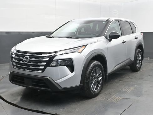 Certified 2025 Nissan Rogue S image 3