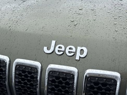 Used 2019 Jeep Cherokee Limited image 29