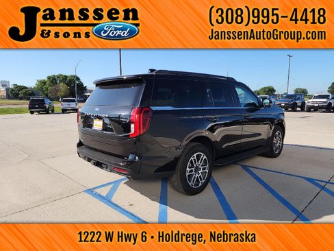 Used 2025 Ford Expedition Active AWD/4WD image 6