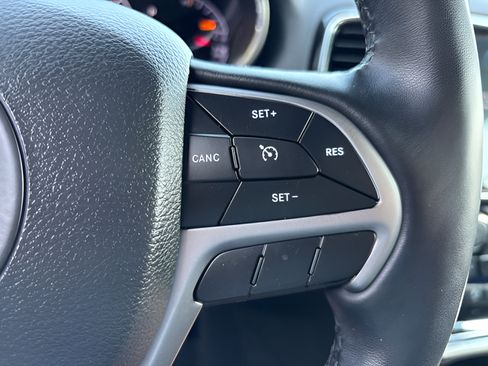 Used 2020 Jeep Grand Cherokee Limited AWD/4WD image 19