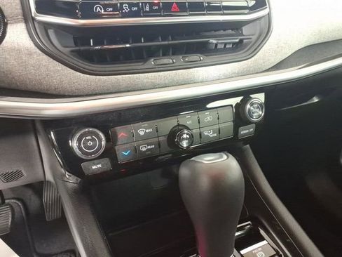Used 2024 Jeep Compass Latitude AWD/4WD image 22