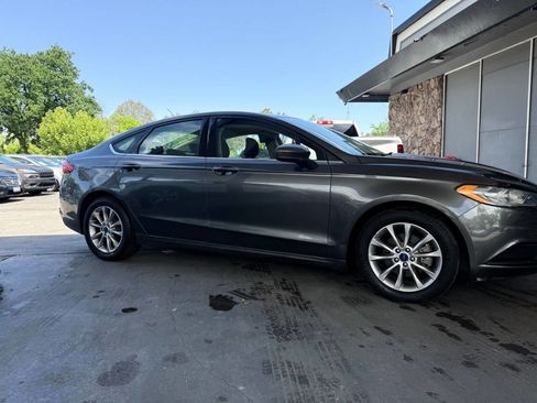 Used 2017 Ford Fusion SE FWD image 5