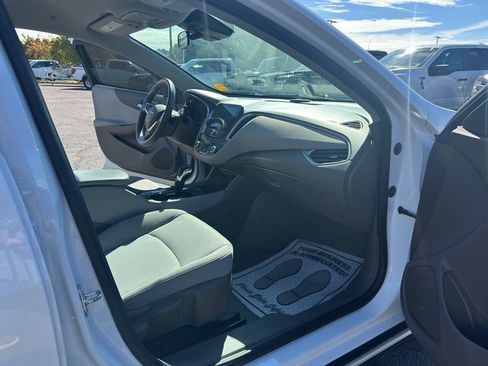 Used 2023 Chevrolet Malibu LS image 23