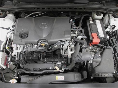 Used 2019 Toyota Camry LE image 18