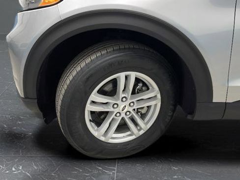 Used 2024 Ford Explorer XLT AWD/4WD image 34