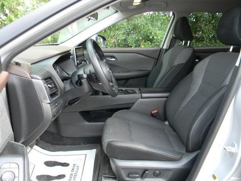 Used 2023 Nissan Rogue SV AWD/4WD image 19