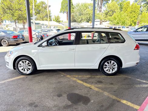 Used 2016 Volkswagen Golf S image 4