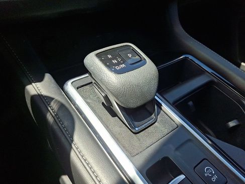 Used 2024 Nissan Pathfinder SL AWD/4WD image 16