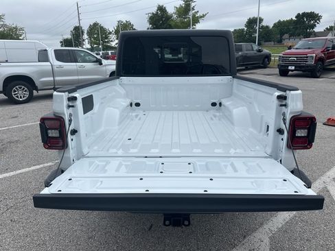 New 2025 Jeep Gladiator Sport image 41