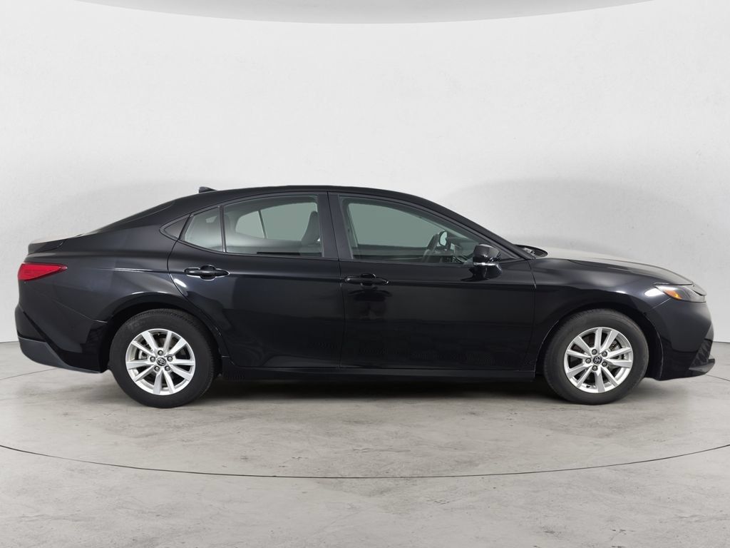 Used 2025 Toyota Camry LE FWD image 4