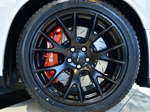 Used 2015 Dodge Challenger SRT Hellcat image 11