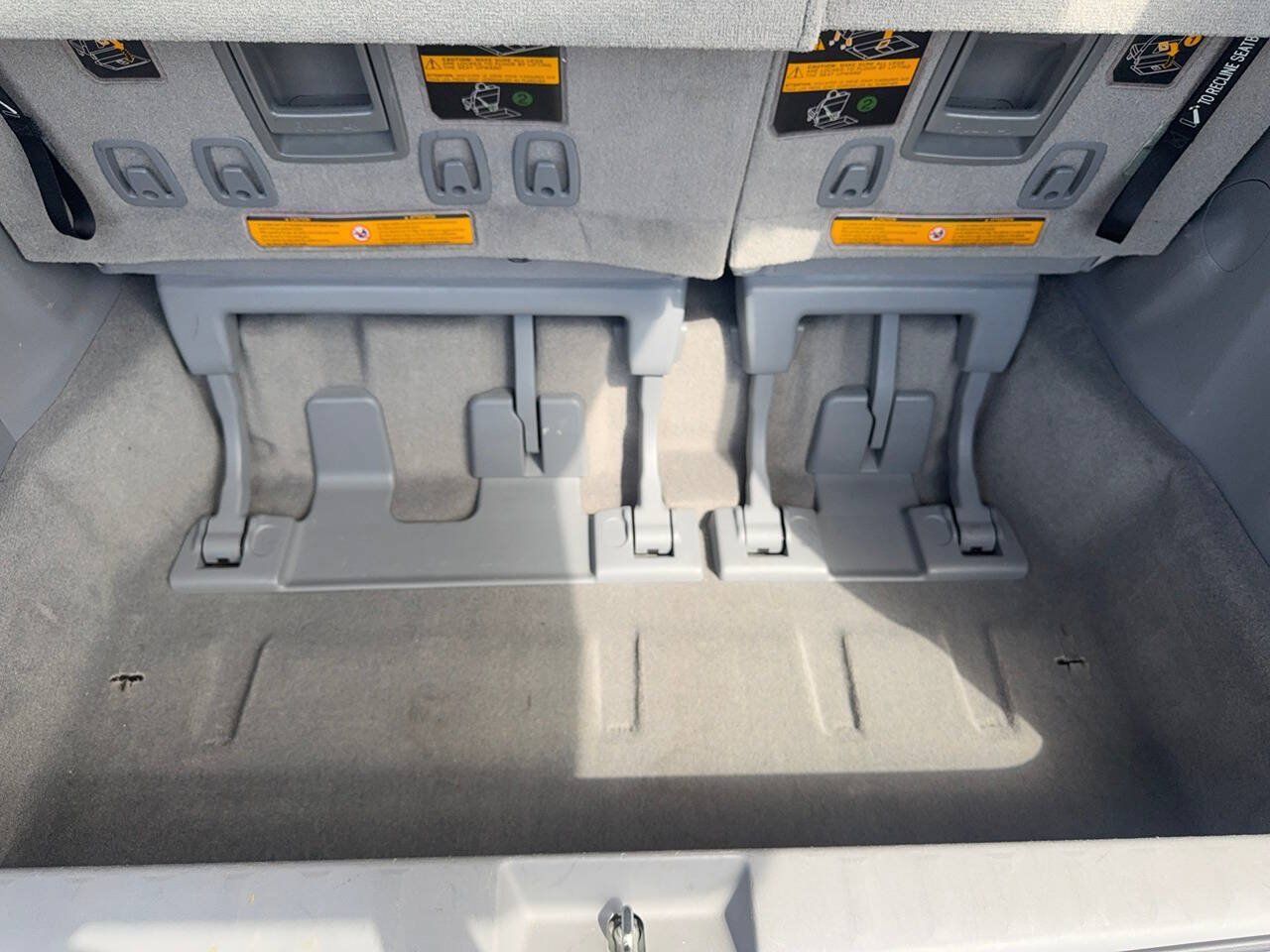 Used 2012 Toyota Sienna LE w/ Towing Pkg FWD image 23
