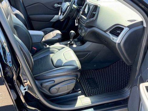 Certified 2022 Jeep Cherokee Latitude w/ Sun & Sound Group image 24