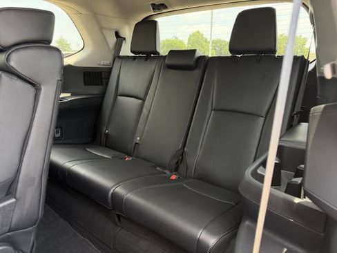 Certified 2024 Toyota Grand Highlander FWD image 30