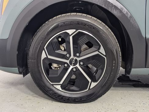 Used 2024 Kia Niro EX FWD image 9