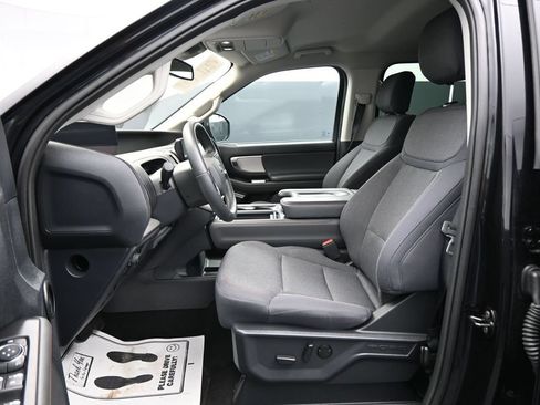 Used 2025 Ford Expedition Active AWD/4WD image 9