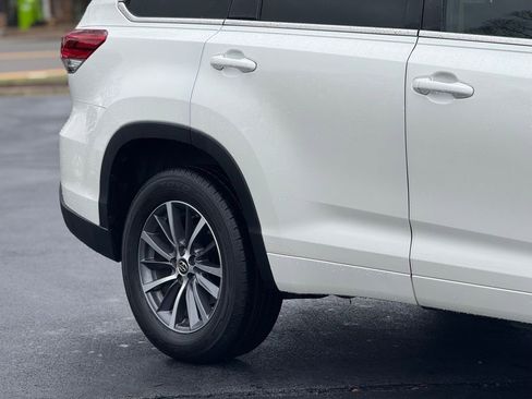 Used 2018 Toyota Highlander XLE image 9
