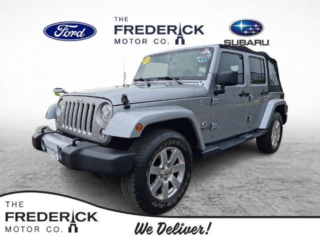 Used 2017 Jeep Wrangler Unlimited Sahara w/ Connectivity Group AWD/4WD image 1