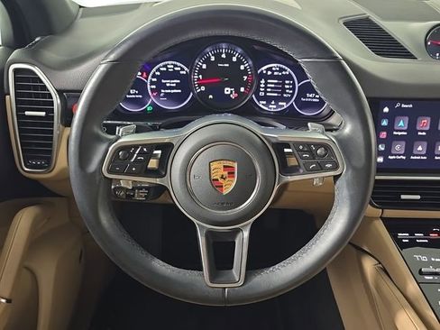 Certified 2023 Porsche Cayenne Platinum Edition image 29