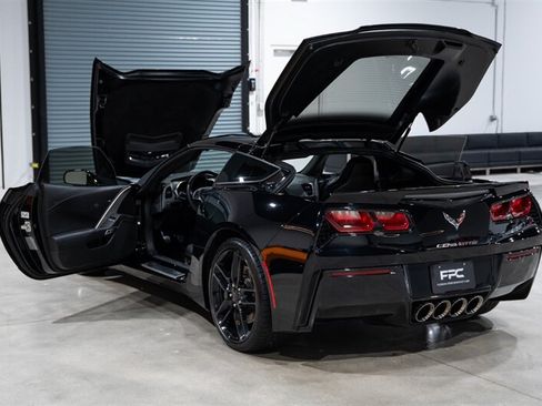 Used 2017 Chevrolet Corvette Stingray Coupe w/ Battery Protection Package RWD image 33