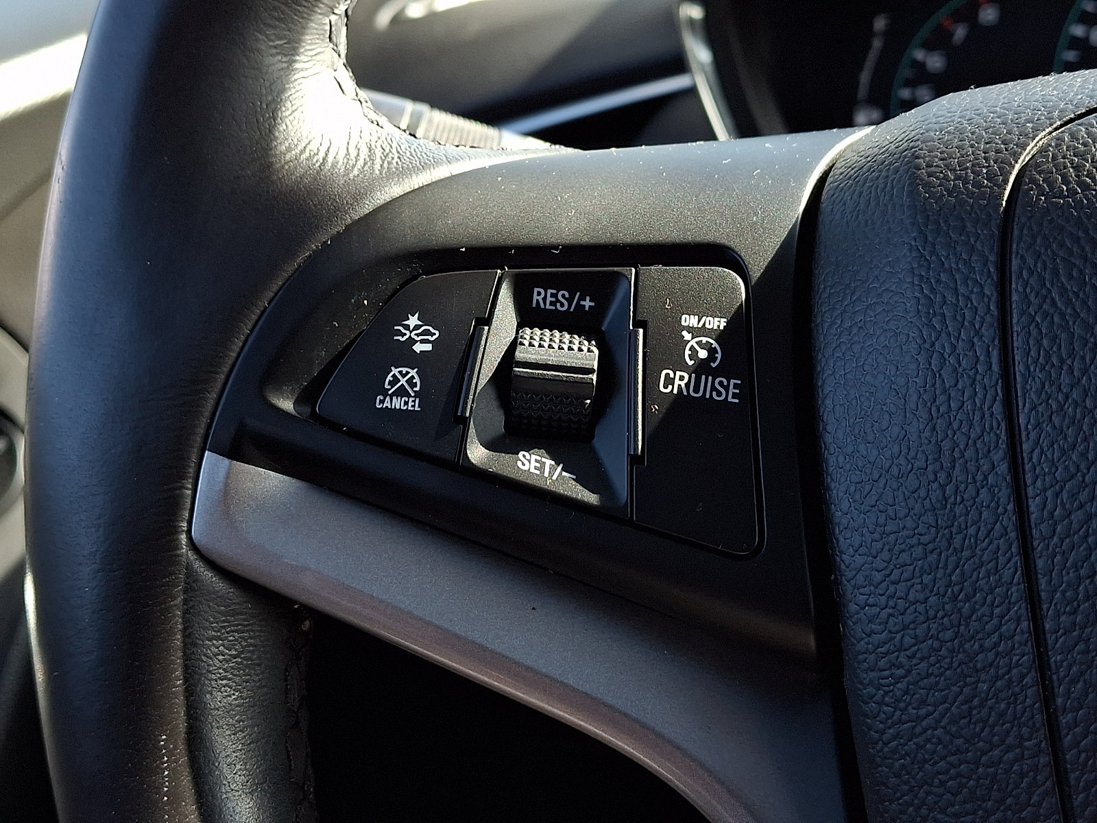 Used 2018 Chevrolet Trax Premier w/ Midnight Edition FWD image 22