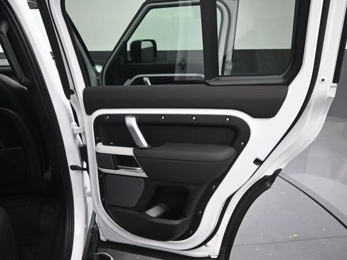 Used 2021 Land Rover Defender 110 S image 12