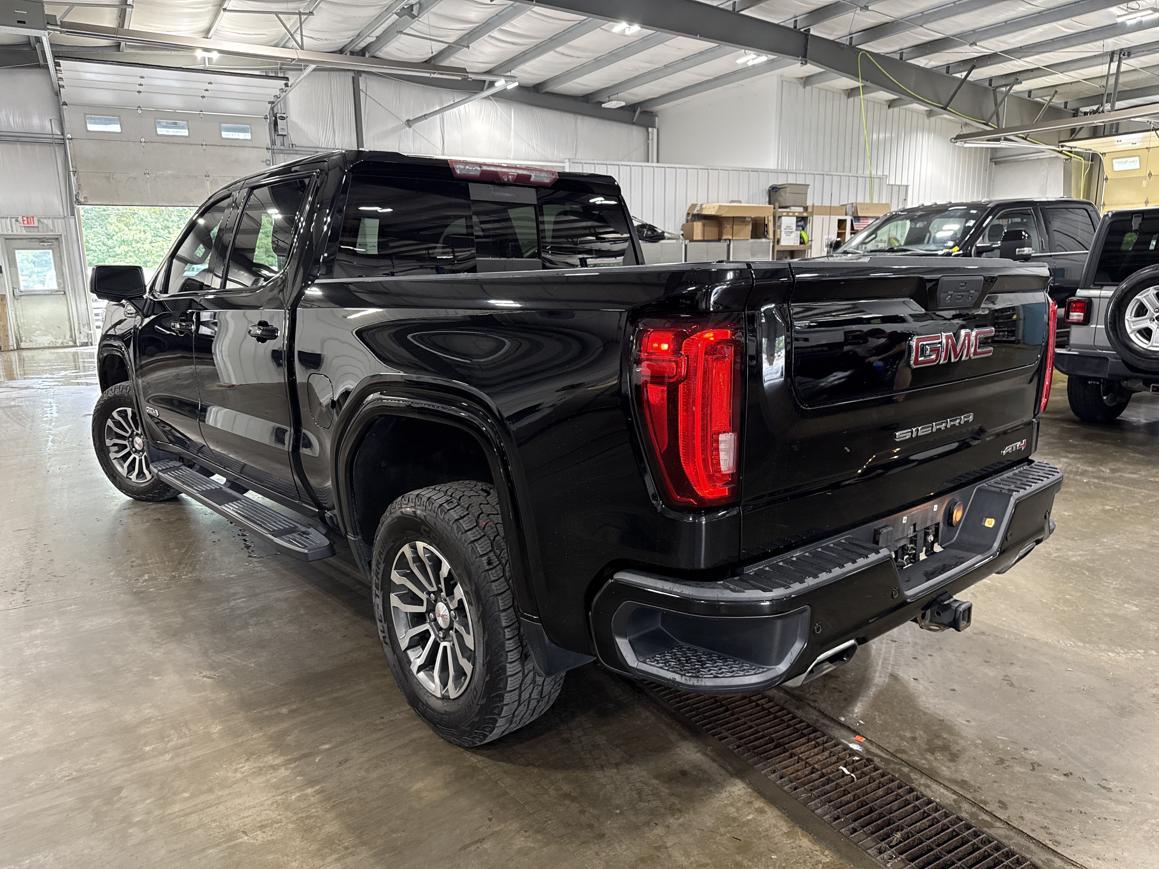 Used 2020 GMC Sierra 1500 AT4 w/ AT4 Premium Package AWD/4WD image 4