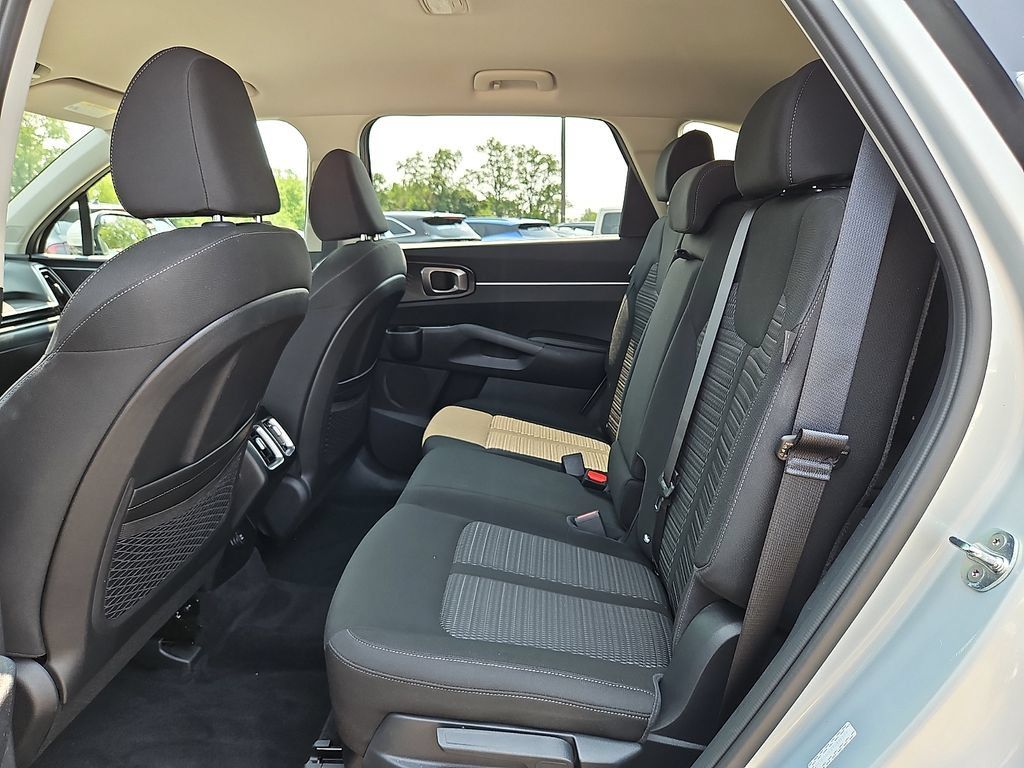 Certified 2026 Kia Sorento LX FWD image 12