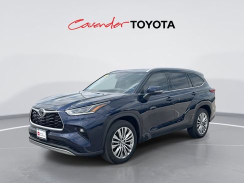 Used 2023 Toyota Highlander Platinum image 1