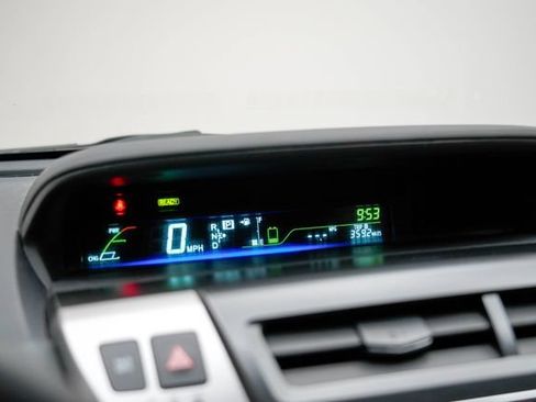 Used 2016 Toyota Prius V Two FWD image 4