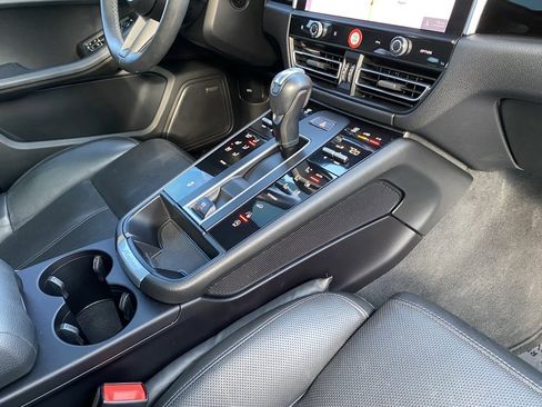 Used 2022 Porsche Macan image 39