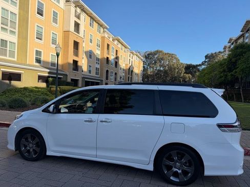 Used 2015 Toyota Sienna SE Premium FWD image 9