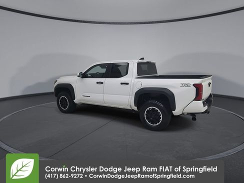 Used 2024 Toyota Tacoma TRD Off-Road image 10