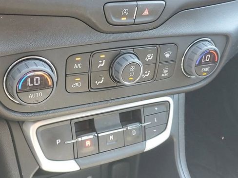 Certified 2023 GMC Terrain SLE w/ Driver Convenience Package AWD/4WD image 28
