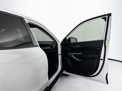 Used 2025 Chevrolet Trax LS image 30